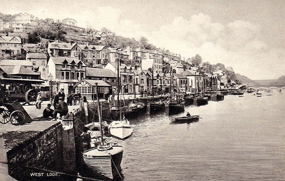 1920s postcard of West Looe quayside